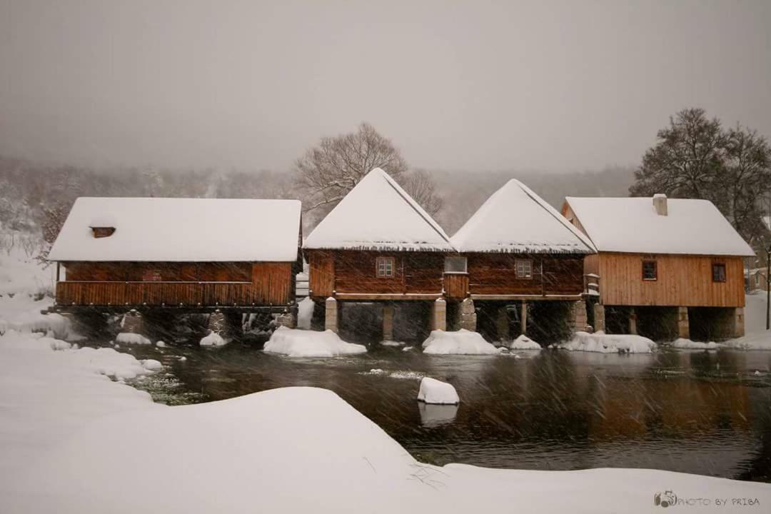 Holiday House Leona Otočac Esterno foto